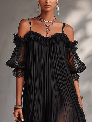 Léonie | Mini Robe Noire, Épaules Dénudées, Bordure en Dentelle