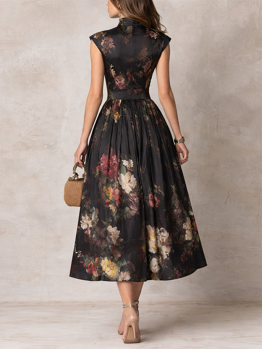 Violette | Robe midi en satin plissé noir à imprimé floral et encolure goutte d&